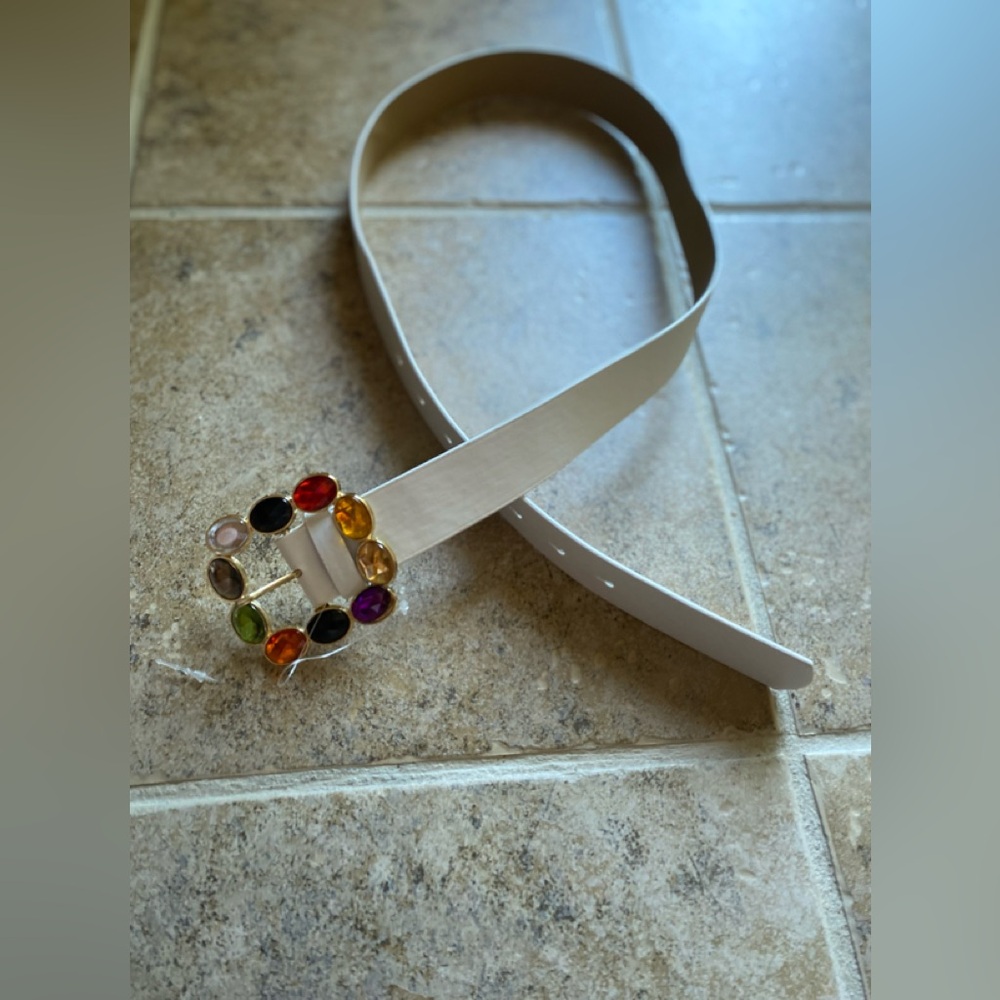 NWOT Narcisse Line - White 1 1/4”W belt with rhinestone buckle, L/XL fits 30-36